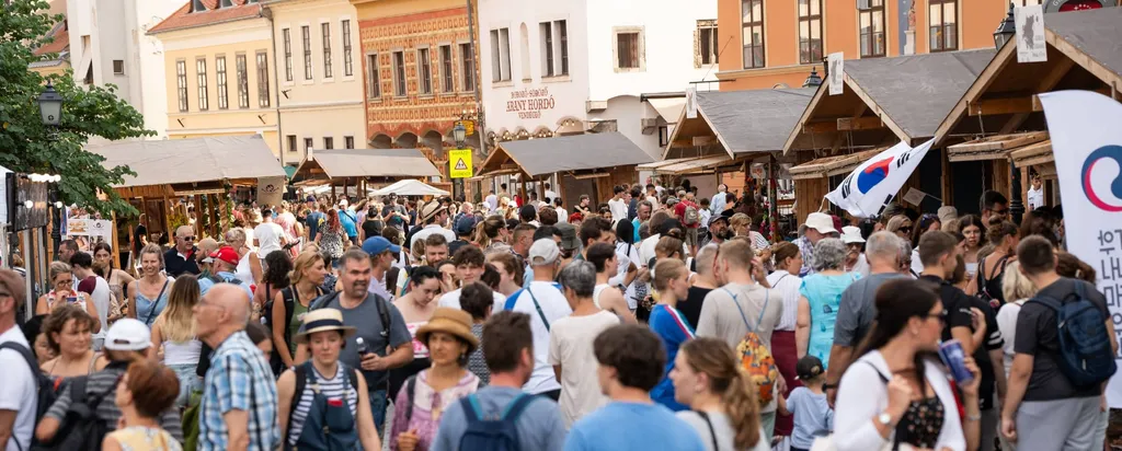 Crowds fill the courtyards of Buda Castle at the Festival of Folk Arts